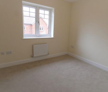 4 bedroom detached house to rent - Photo 3