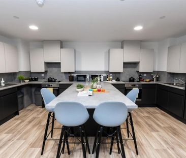 1 bedroom in a flat share to rent - Photo 5