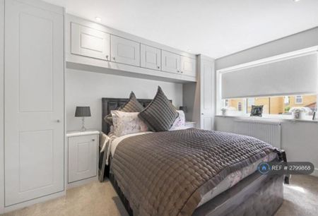 4 bedroom detached house to rent - Photo 4