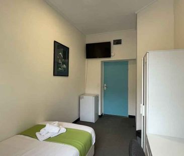 Room 6 (Non Ensuite) - Photo 2