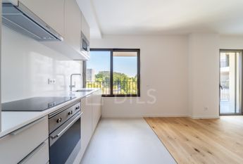 Apartamento T2 no Porto com varanda, garagem e arrumos