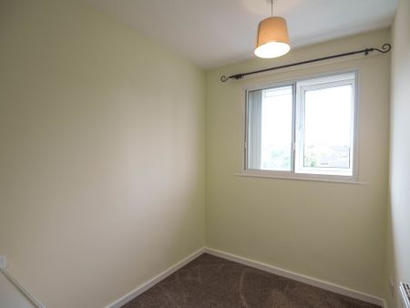 3 bedroom detached to let - Photo 3