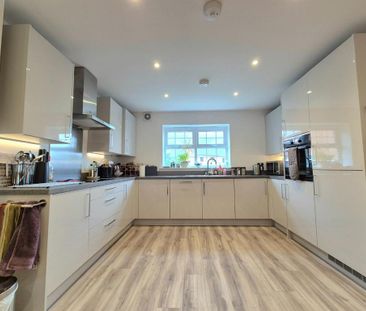 3 bedroom semi-detached house to rent - Photo 3