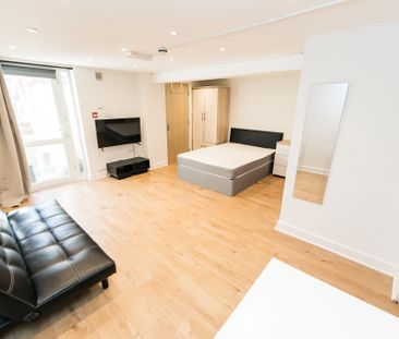 Basement Flat, 44 Headingley Avenue, Headingley, Leeds - Photo 3