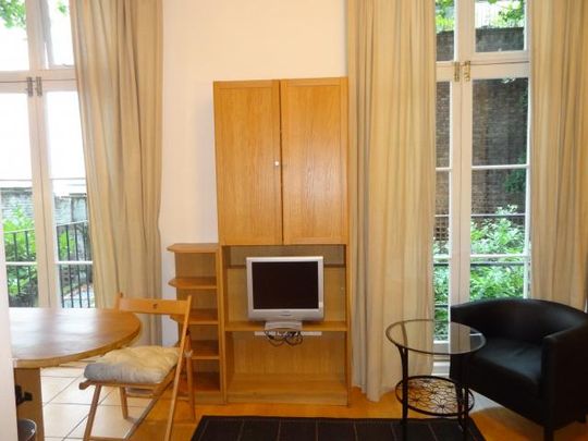 A newly refurbished ground floor studio apartment in the heart of Bloomsbury, London WC1H - Photo 1