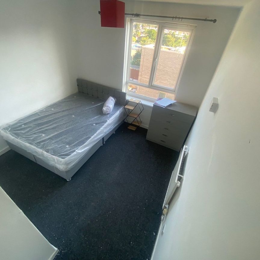Room in a Shared Flat, Marston Way, SE19 - Photo 1