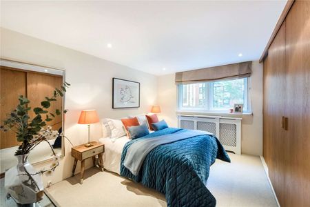 A beautifully presented two bedroom apartment on the first floor overlooking communal gardens. - Photo 4