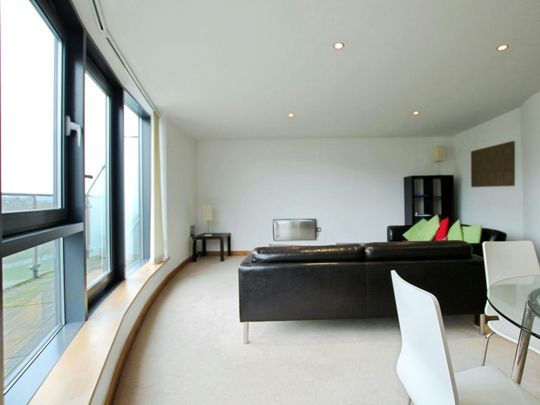 Flat to rent on - Photo 1