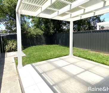 Comfortable and Modern Brick Duplex - Photo 6