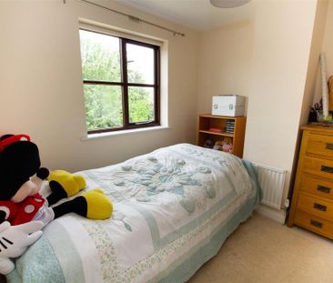 3 bedroom semi-detached house to rent - Photo 3