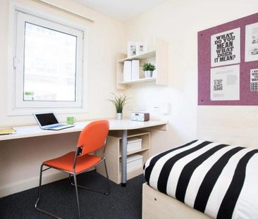1 bedroom in a flat share to rent - Photo 4