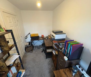 3 bed Town House - To Let - Photo 5