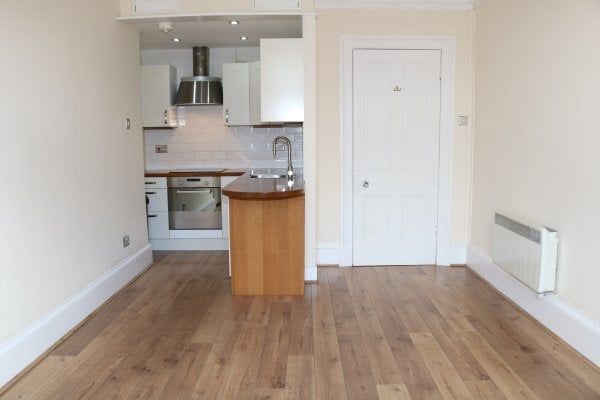 Crow Road, Anniesland - Photo 1