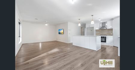 Immaculate Family House In MAYFIELD ESTATE - Photo 2