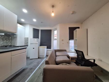 1 bedroom flat to rent - Photo 3