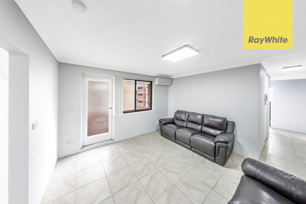 TWO BEDROOM APARTMENT IN PRIME LOCATION OF HARRIS PARK - Photo 1