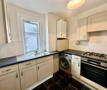 3 bedroom flat to rent - Photo 4