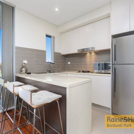 Modern, Sun-Filled Apartment in Quiet Location! - Photo 3