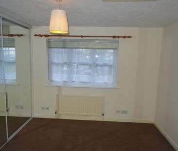 2 bedroom end of terrace house to rent - Photo 4