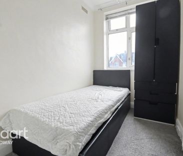 4 bedroom semi-detached house to rent - Photo 6