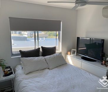 Brand New Carpet - Photo 5