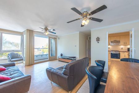 2 bedroom flat to rent - Photo 2