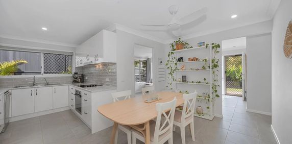 31, Penaton Street, CORINDA, Rent – $1200 per week - Photo 2