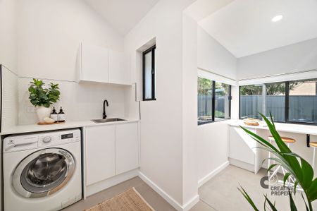 Newly renovated 3-bedroom coastal cottage - Photo 2