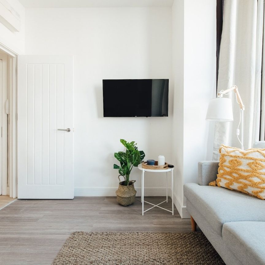 2 Bed Flat, Empress Avenue, IG1 - Photo 1