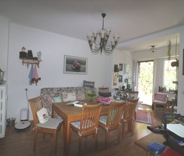 Charmante 4 Zimmer Altbauwohnung über zwei Ebenen mit Terrasse & Ga... - Photo 3