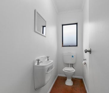 Welcome to this fantastic home in the heart of Paengaroa. - Photo 3