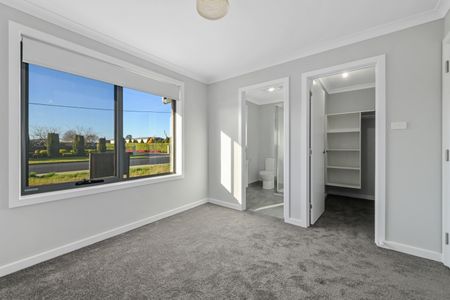 Spacious Design & Low-Maintenance Living in Longford - Photo 3