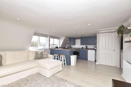 Top Floor Flat, Walcot Terrace, Bath, Somerset, BA1 - Photo 5
