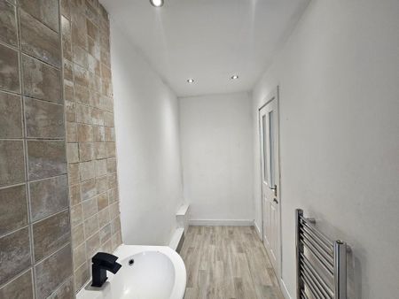4 bedroom semi-detached house to rent - Photo 4