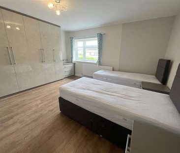 Queens Way, London, NW4 - Photo 2