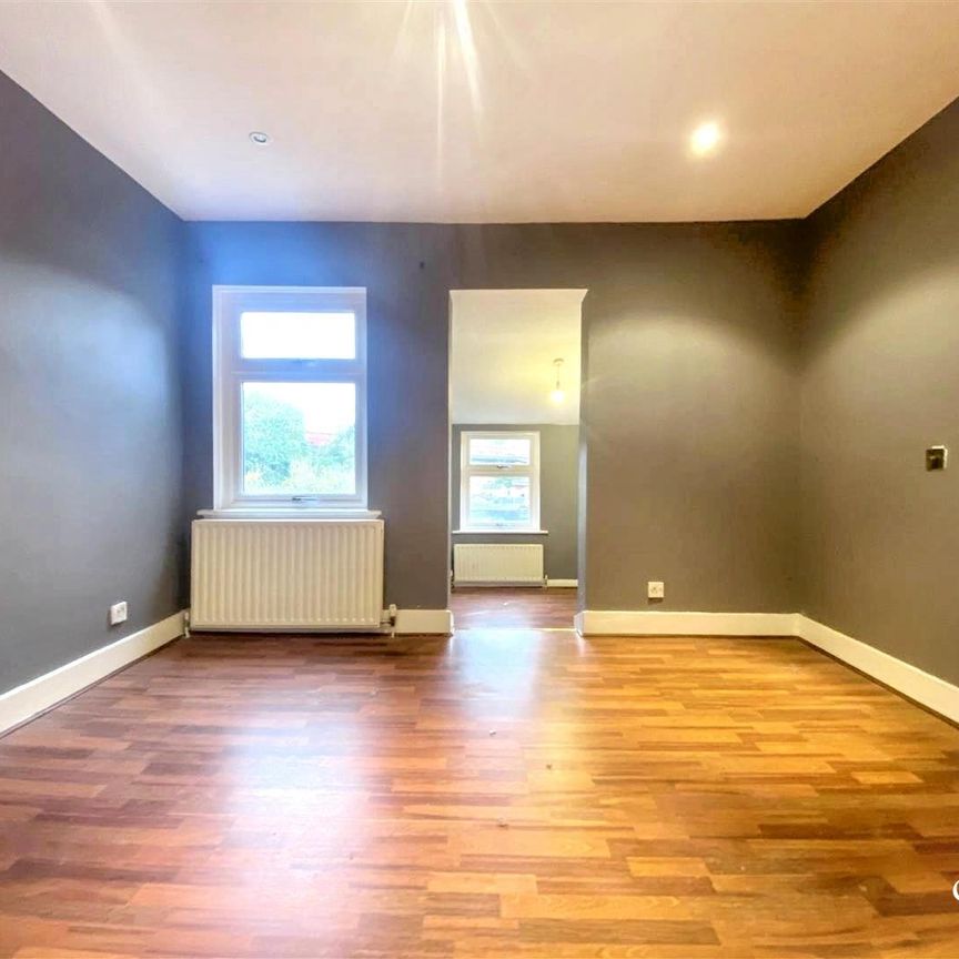 2 bedroom house - mid terrace - Photo 1