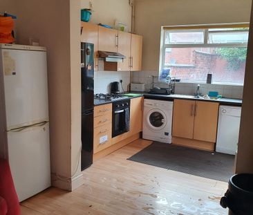 Meriden Street Room 4 - Photo 2