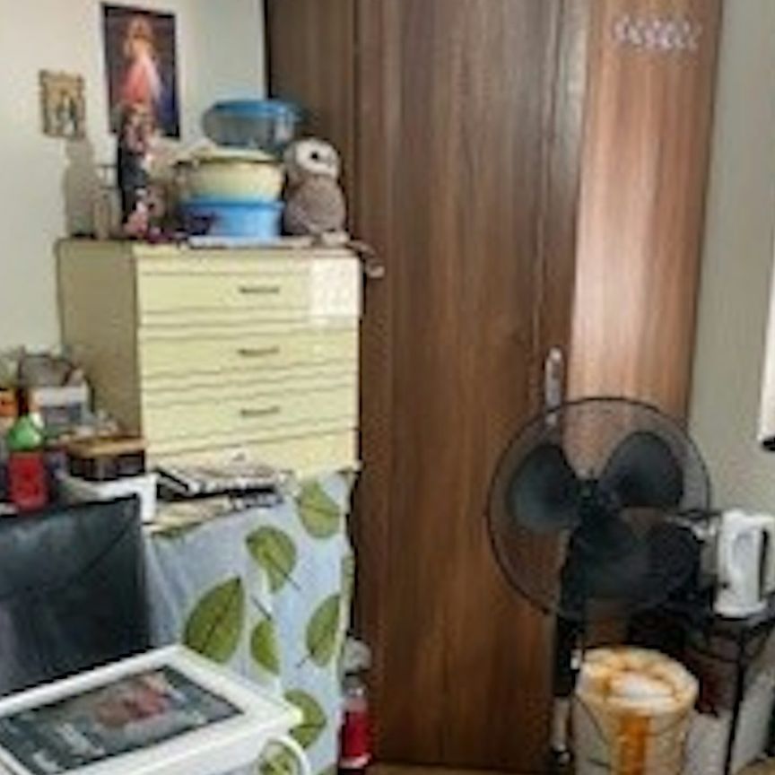 Flat to rent on - Photo 1