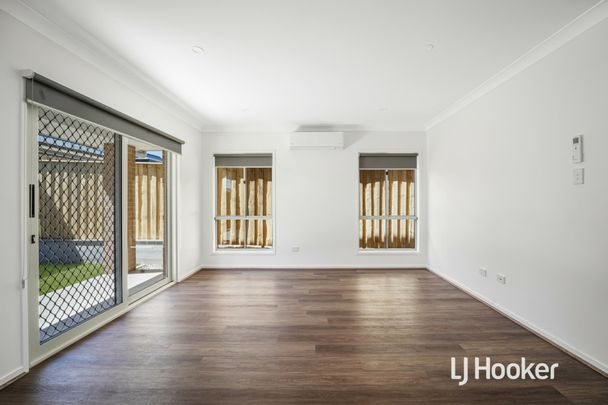 Brand New 4 Bedroom Home - Available Now! - Photo 1
