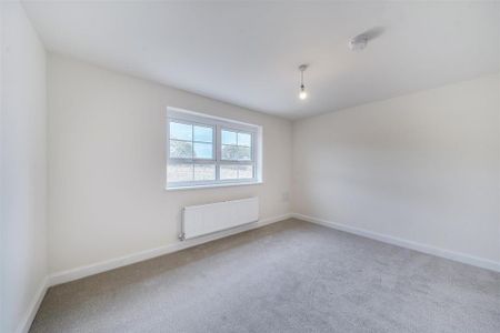 4 bedroom end of terrace house to rent - Photo 4
