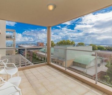 SPACIOUS MODERN LIVING - Photo 2