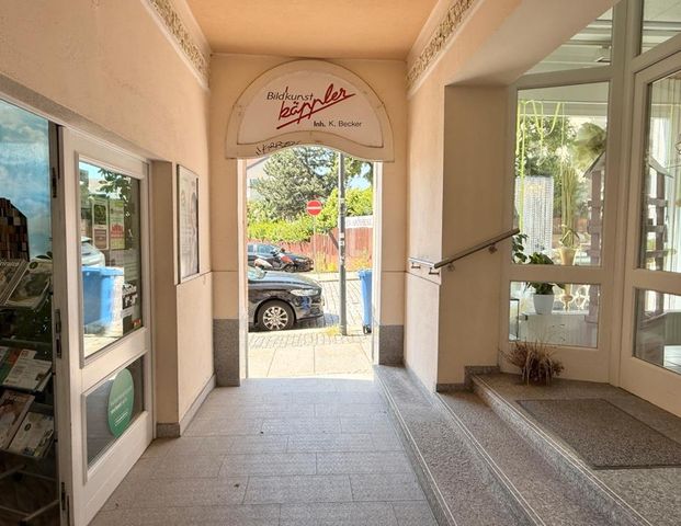 viiiel Platz • 2 Zimmer • Einbauküche • Dusche & Wanne • Tageslichtbad • Dachgeschoss - Foto 1