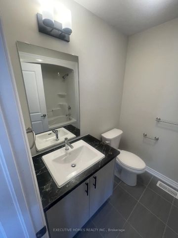 Condo Townhouse For Lease | X9246367 - Photo 4