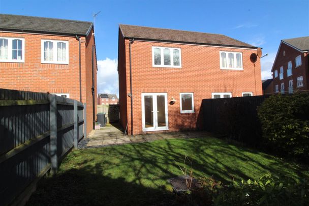 26 Henry Robertson Drive, Oswestry, SY11 3GY - Photo 1