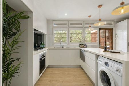 Location! Location! Location! - Photo 3