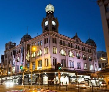 SPACIOUS LARGE TWIN SHARE ONE BEDROOM LOFT STYLE AT BROADWAY - Photo 2