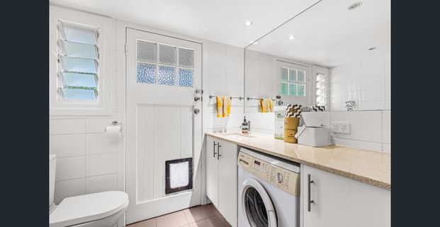 Charming home in perfect location. - Photo 1