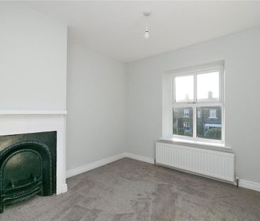 2 bedroom end of terrace house to rent - Photo 1