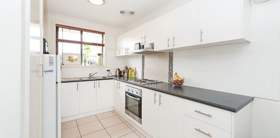 Convenient 2 Bedroom Unit - Photo 2