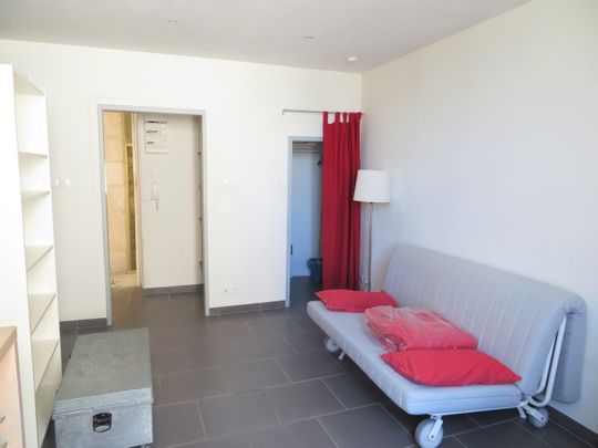 STUDIO Meublé, 23m², Rue des Marchands, 465€ H.C, Nîmes-centre - Photo 1